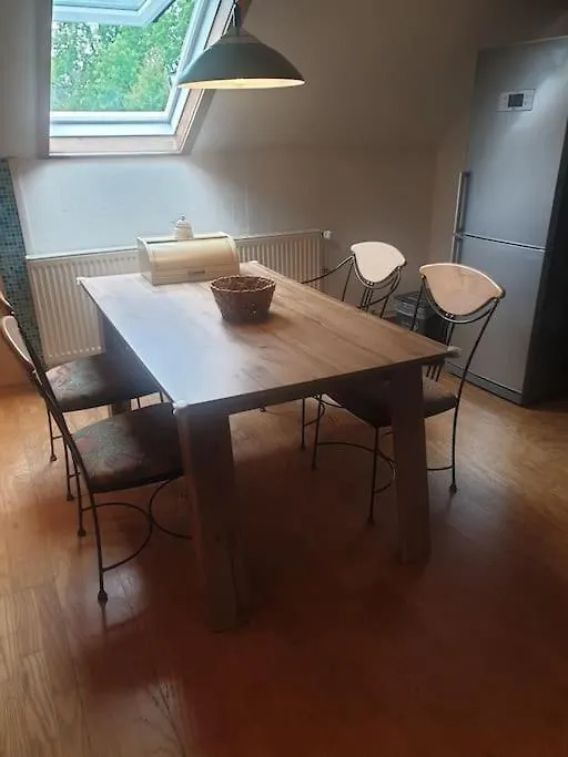 -Alirina- Ferienwohnung, 2 Schlafzimmern,Parkplatz Oberkotzau 0*,