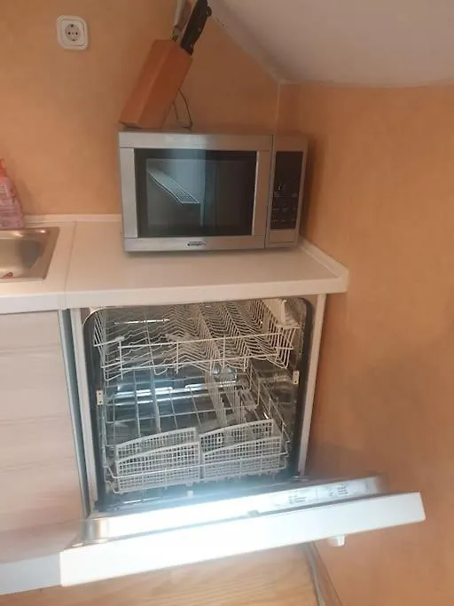 -Alirina- Ferienwohnung, 2 Schlafzimmern,Parkplatz Oberkotzau 0*,