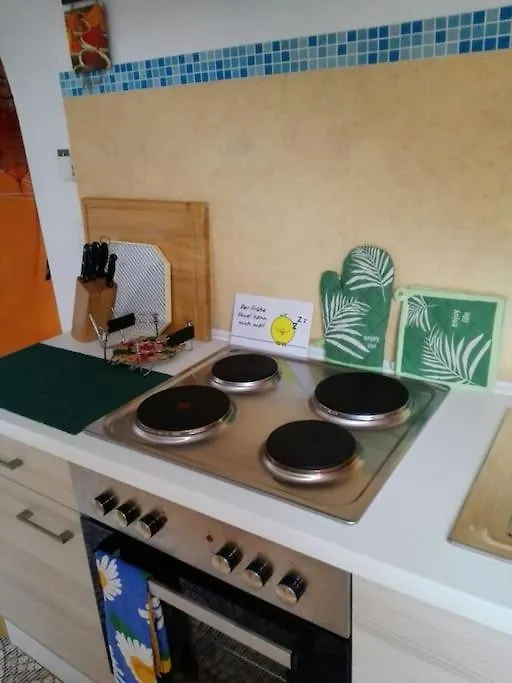 -Alirina- Ferienwohnung, 2 Schlafzimmern,Parkplatz Oberkotzau