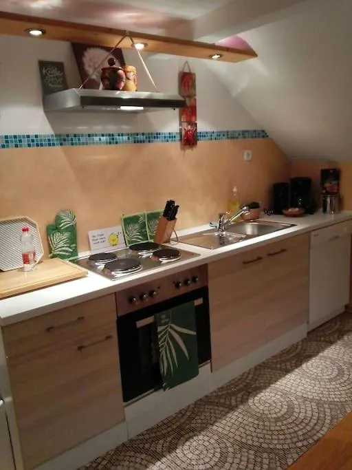 -Alirina- Ferienwohnung, 2 Schlafzimmern,Parkplatz Oberkotzau