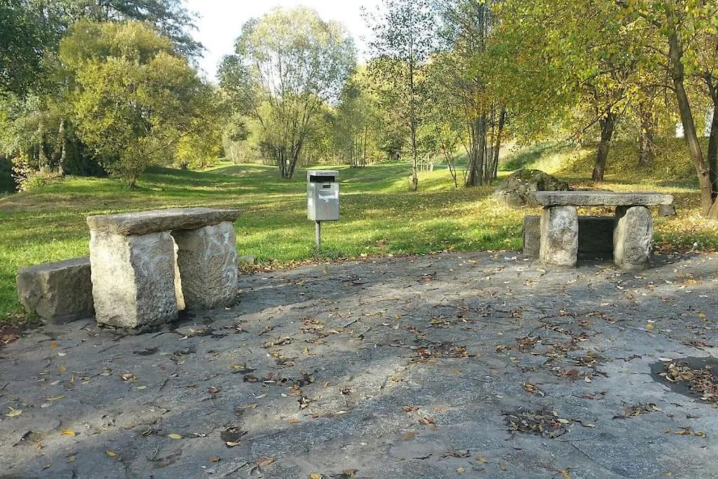 -Alirina- Ferienwohnung, 2 Schlafzimmern,Parkplatz Oberkotzau 0*,